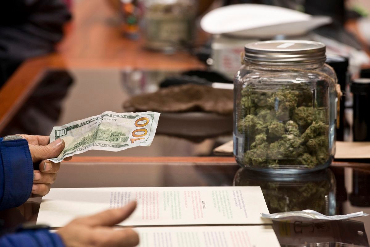 Illinois Briefly Lets Medical Marijuana Patients Buy From Any Dispensary