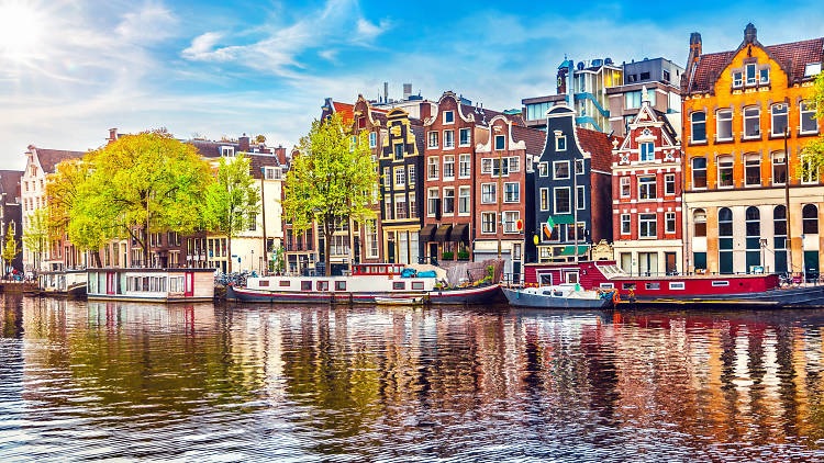 Amsterdam to Ban Tourists From Visiting Marijuana Selling Spots